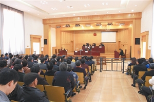 村民很关注此案如何判决，60多人前来旁听 通讯员供图