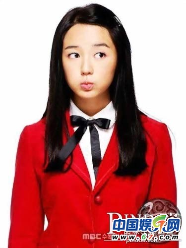 盘点中外女星影视剧学生装 何洁张柏芝张韶涵惊艳抢镜