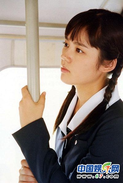 盘点中外女星影视剧学生装 何洁张柏芝张韶涵惊艳抢镜