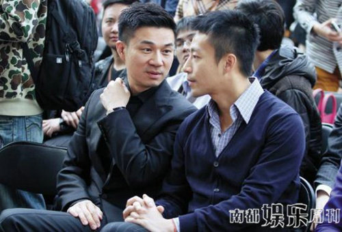 大S未到，派了老公汪小菲现身支持。