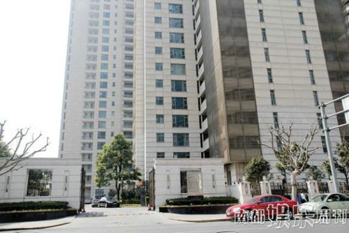 上海汤臣一品如今市价170，000元／平方米总价 8000万人民币