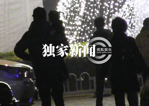 夏雨潮装出行显慈父情怀