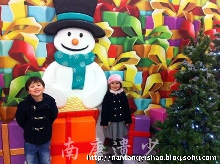 央视名嘴姜丰混血儿女近照