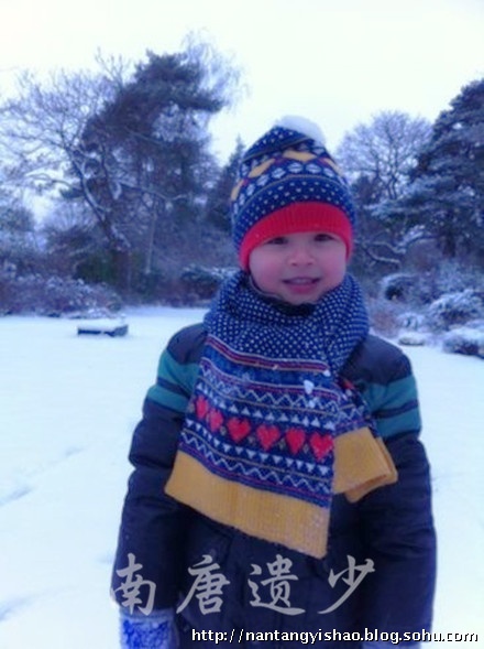 央视名嘴姜丰混血儿女近照