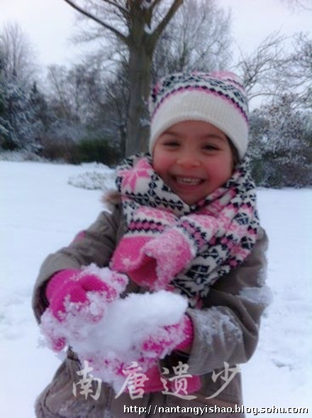 央视名嘴姜丰混血儿女近照