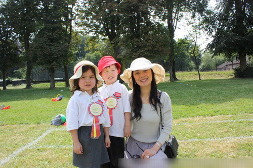 央视主播姜丰混血儿女被赞最美星二代