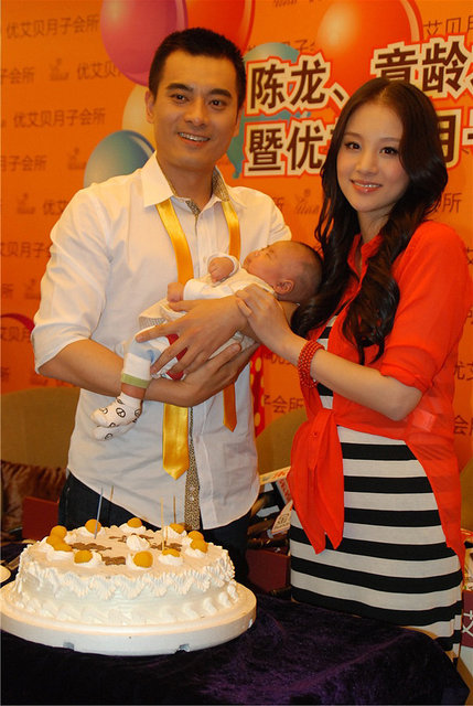 陈龙豪掷78万供爱妻坐月子 章龄之侧脸惊似孙菲菲