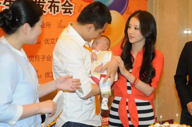 陈龙豪掷78万供爱妻坐月子 章龄之侧脸惊似孙菲菲