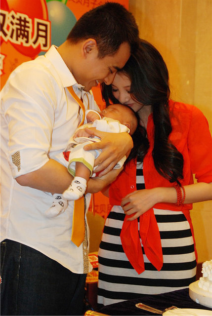 陈龙豪掷78万供爱妻坐月子 章龄之侧脸惊似孙菲菲