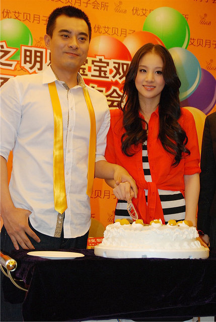 陈龙豪掷78万供爱妻坐月子 章龄之侧脸惊似孙菲菲