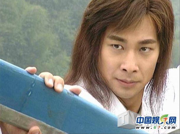 图揭“穷酸”剧组雷人古装造型 蒋勤勤戴鸡毛陈乔恩PK日本动漫