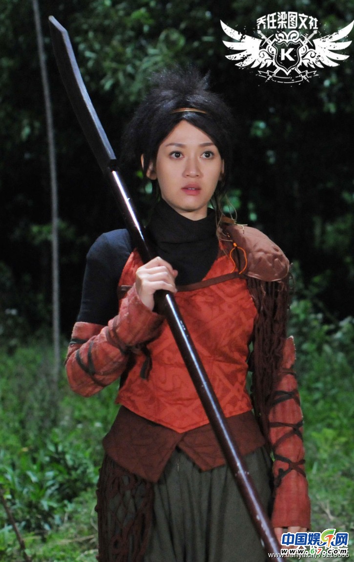 图揭“穷酸”剧组雷人古装造型 蒋勤勤戴鸡毛陈乔恩PK日本动漫