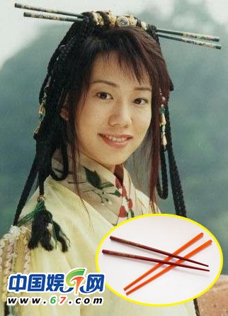 图揭“穷酸”剧组雷人古装造型 蒋勤勤戴鸡毛陈乔恩PK日本动漫