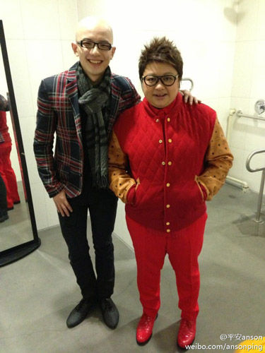 韩红与平安亲密照