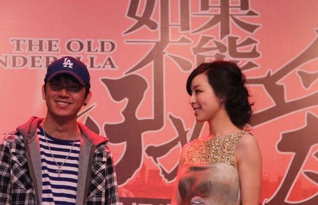 潘粤明现身面露憔悴笑容僵硬 新剧演“前夫”虐心