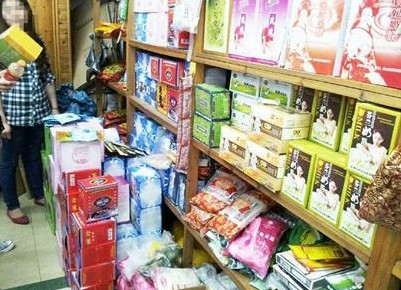 江城足浴粉鱼龙混杂 3毛钱成本洗脚城卖30元