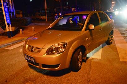 喝两斤白酒抢车打交警