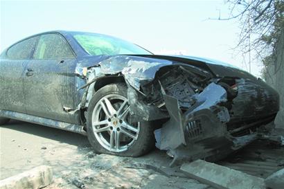 百万豪车发飙撞成残废