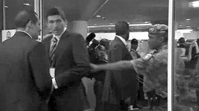 南非保安将普京的保镖推搡出会议中心