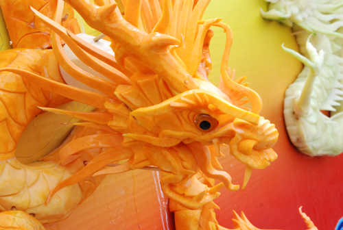 On-site sculpturing green radish On-site sculpturing green radish