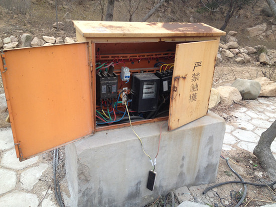 胶南大珠山杜鹃花会无花可看，市民称花钱看树枝