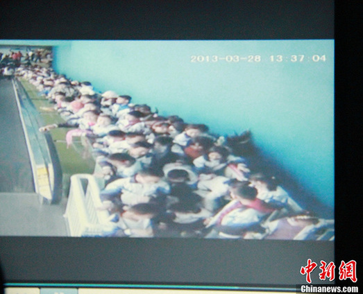 西安发生小学生踩踏事件19人伤