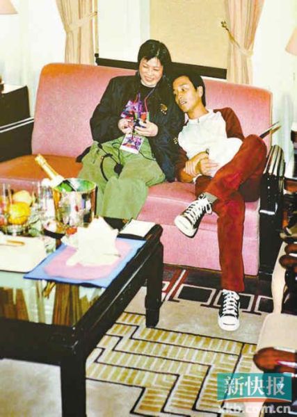 张国荣生前与陈淑芬情同姐弟