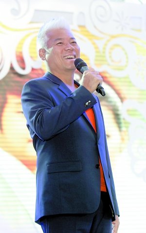 现场请来巫启贤、姜育恒等6位明星担任婚宴表演嘉宾。