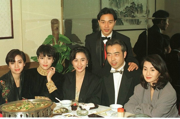 台媒曝光张国荣罕见旧照