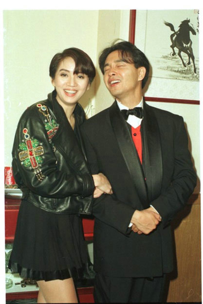 台媒曝光张国荣罕见旧照