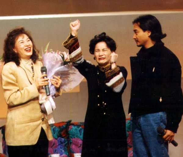 台媒曝光张国荣罕见旧照