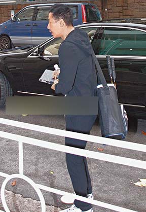 张国荣恋人唐鹤德近照曝光 单身10年身形消瘦(图)