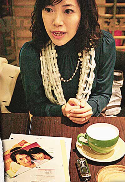 曝林志炫女友首露真容 甜蜜返台同行被拍(图)