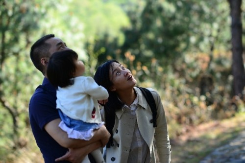 赵子琪路金波拍温馨亲子照