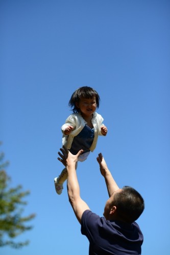 赵子琪路金波拍温馨亲子照