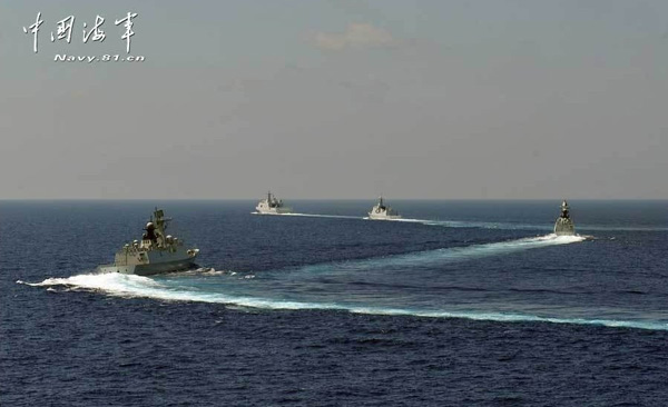 中国海军大编队在曾母暗沙。