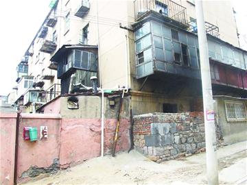 瑞昌路筒子楼凌晨着火