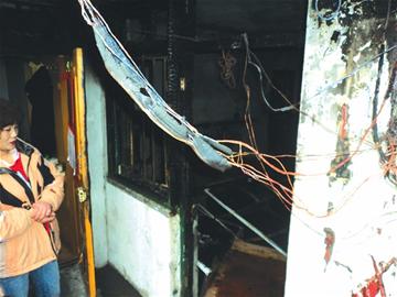 瑞昌路老楼起火百余居民逃生