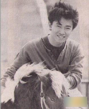 明星罕见青涩旧照 你认识吗？