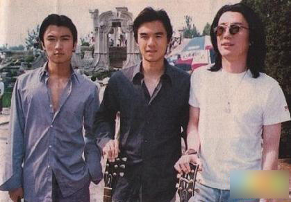 明星罕见青涩旧照 你认识吗？