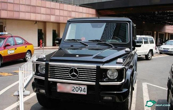 资料图：网友拍摄的军牌豪车。