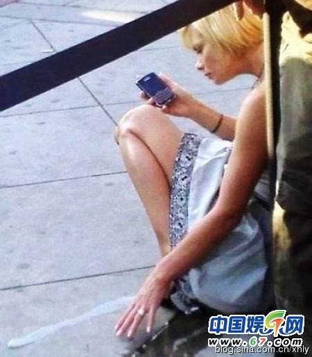 图揭10大随地“方便”男女明星 C罗李亚鹏郭羡妮入镜