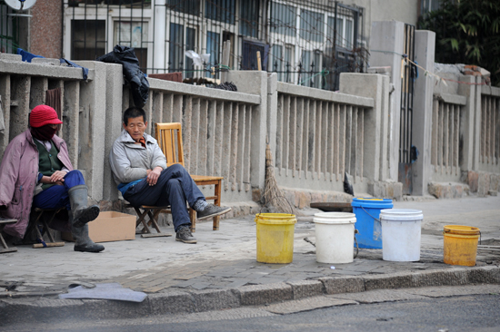 揭秘青岛洗车业乱象 无证经营盗取地下水 揭秘青岛洗车业乱象 无证经营盗取地下水