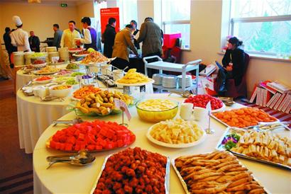 青岛神秘商会:一年花百万当会长 竞争激烈 青岛神秘商会:一年花百万当会长 竞争激烈