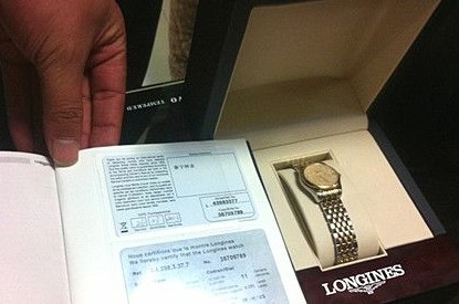 浪琴手表买2天就进水 消费者质疑质量有问题