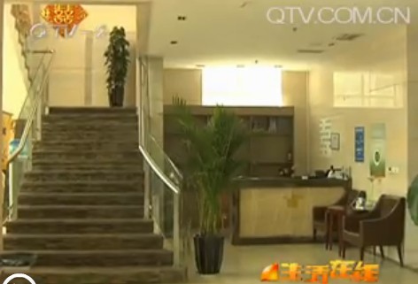 丽港酒楼关门老板跑路 几十员工聚集大厅讨薪