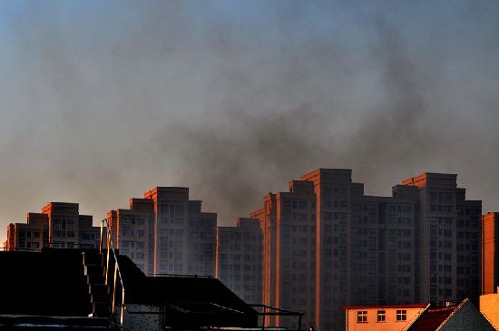 南京路工地焚烧垃圾