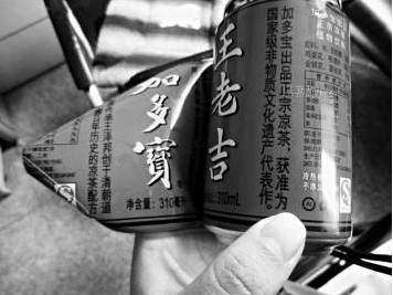 网友买加多宝凉茶 撕开包装后发现是王老吉