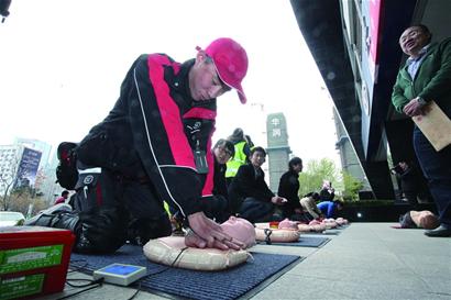 一声“好战友”两行断肠泪 一声“好战友”两行断肠泪