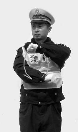 青岛交警10种新手势上岗(组图)